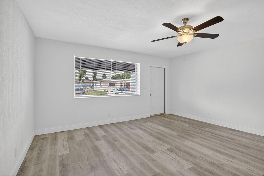 Active With Contract: $474,900 (3 beds, 1 baths, 1313 Square Feet)