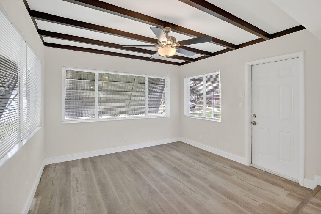 Active With Contract: $474,900 (3 beds, 1 baths, 1313 Square Feet)