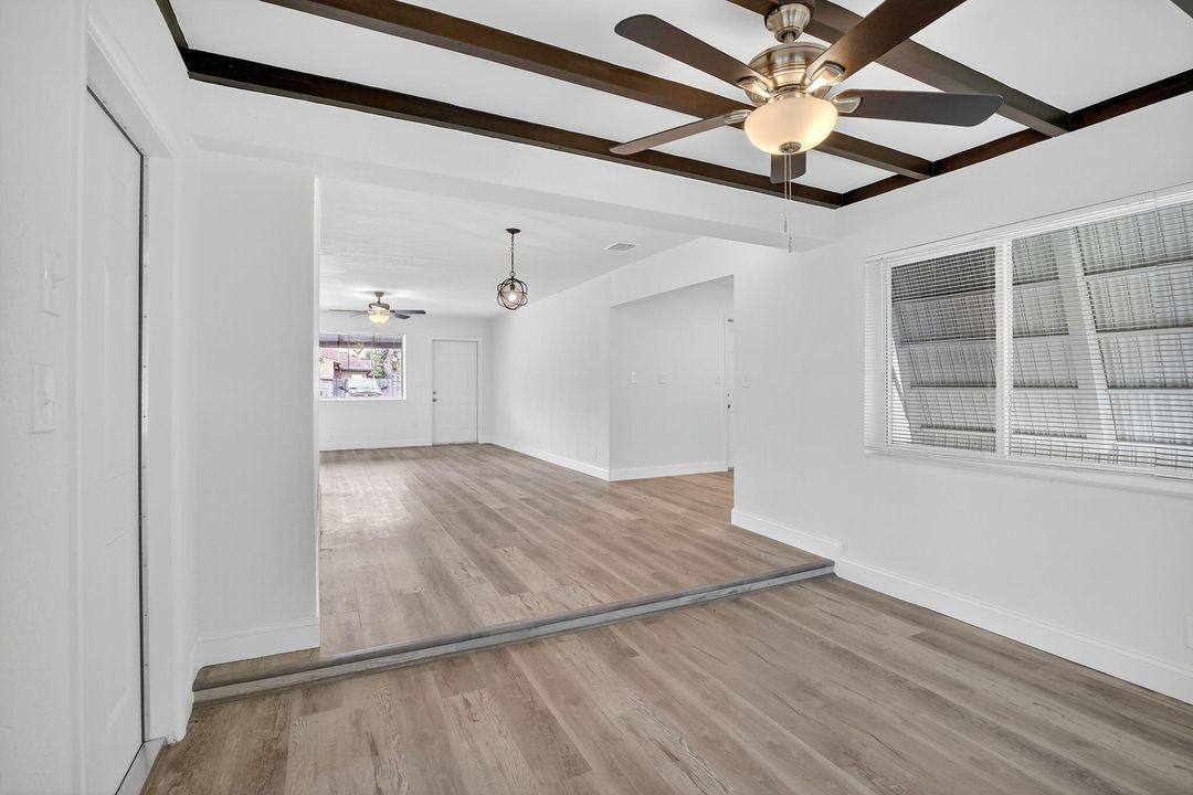 Active With Contract: $474,900 (3 beds, 1 baths, 1313 Square Feet)