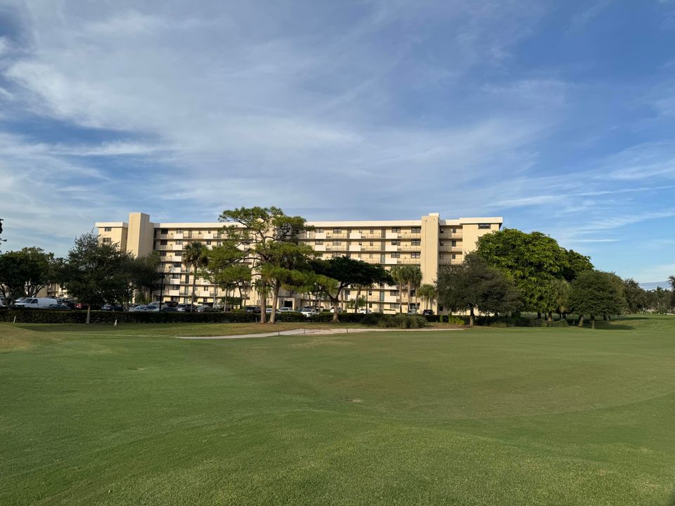 For Rent: $2,150 (2 beds, 2 baths, 1050 Square Feet)