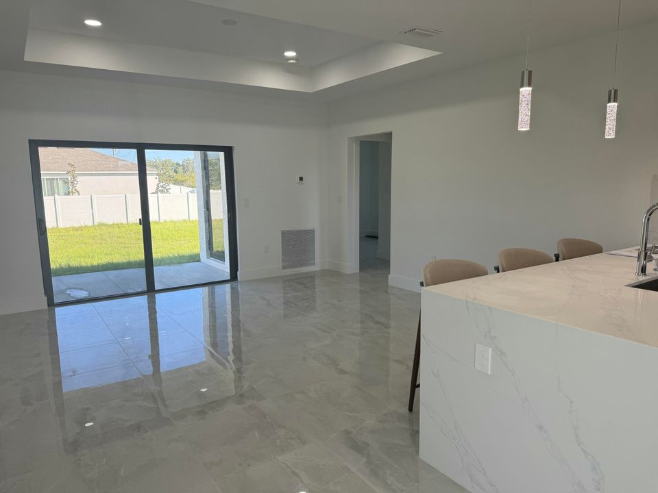 En Venta: $260,000 (3 camas, 2 baños, 1042 Pies cuadrados)