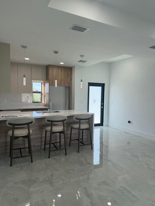 En Venta: $260,000 (3 camas, 2 baños, 1042 Pies cuadrados)