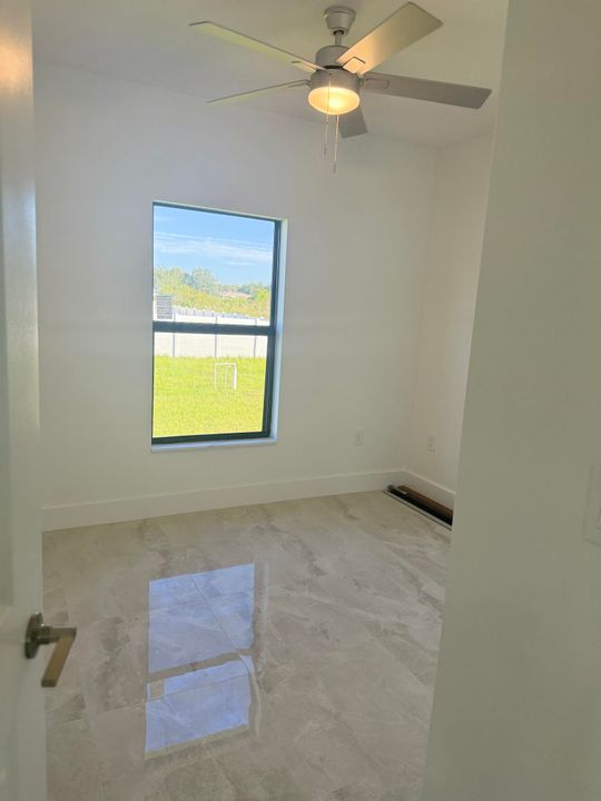 En Venta: $260,000 (3 camas, 2 baños, 1042 Pies cuadrados)