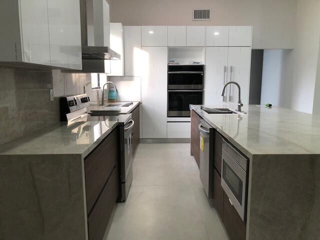 For Rent: $7,700 (3 beds, 3 baths, 3044 Square Feet)