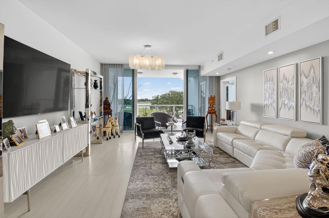 For Sale: $2,795,000 (2 beds, 2 baths, 1995 Square Feet)