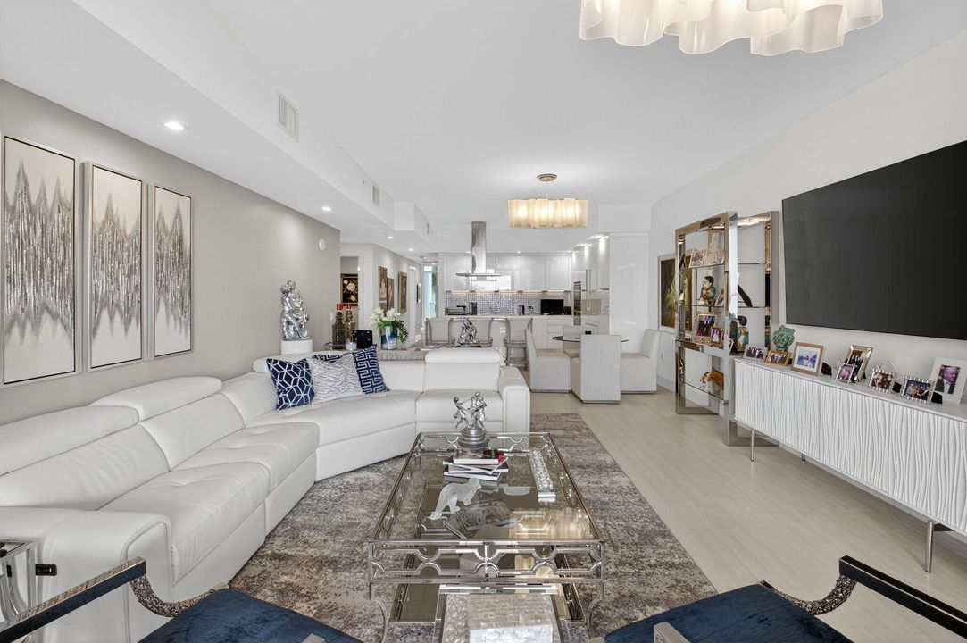 For Sale: $2,795,000 (2 beds, 2 baths, 1995 Square Feet)