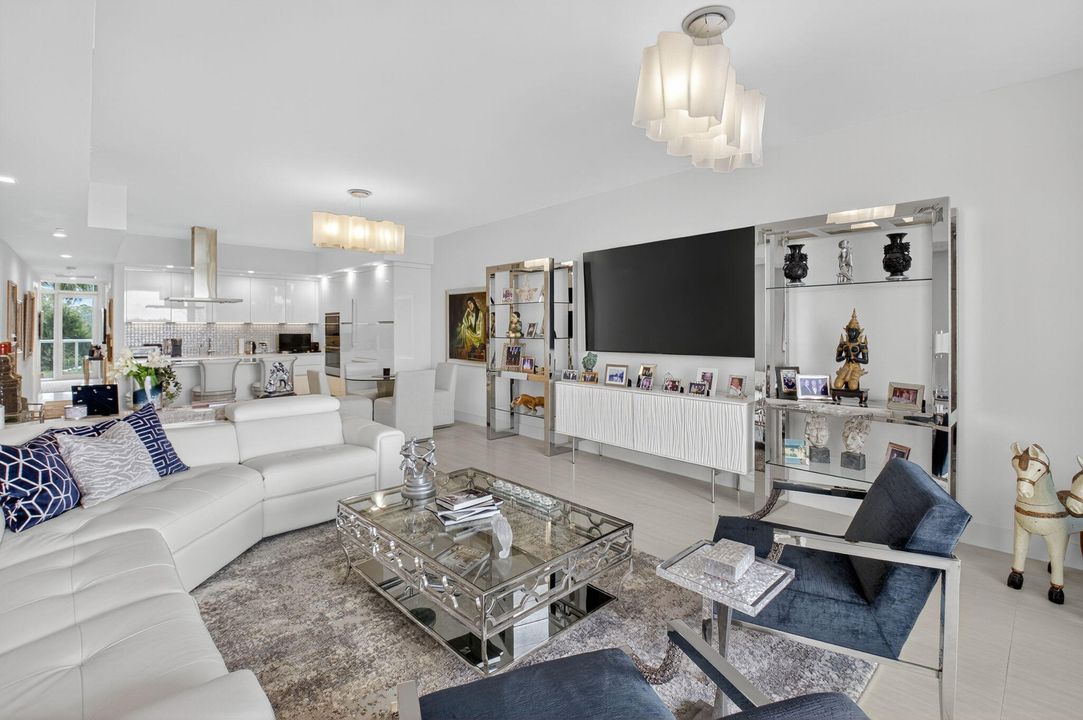 For Sale: $2,795,000 (2 beds, 2 baths, 1995 Square Feet)