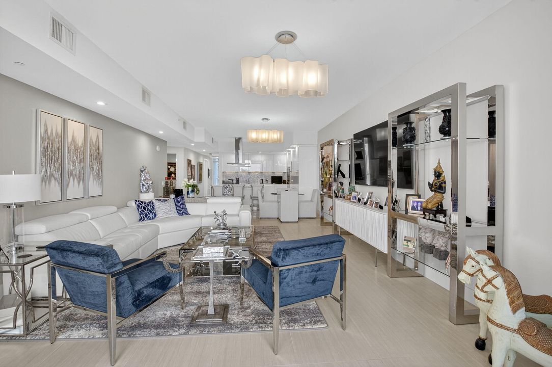 For Sale: $2,795,000 (2 beds, 2 baths, 1995 Square Feet)