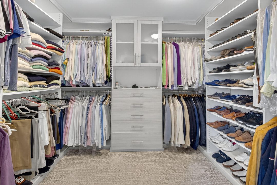 For Sale: $2,795,000 (2 beds, 2 baths, 1995 Square Feet)