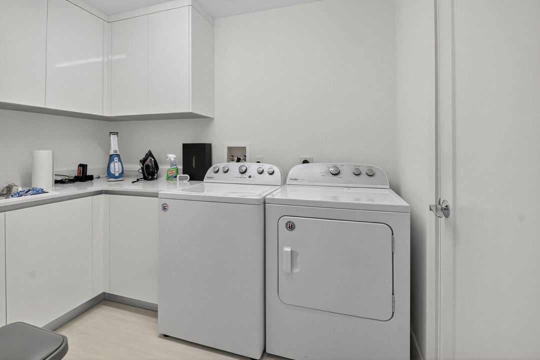 For Sale: $2,795,000 (2 beds, 2 baths, 1995 Square Feet)