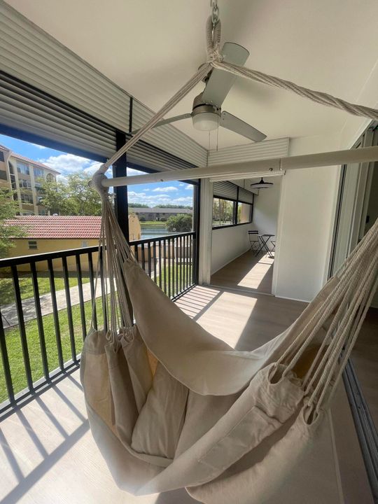 待售: $195,000 (2 贝兹, 2 浴室, 1074 平方英尺)