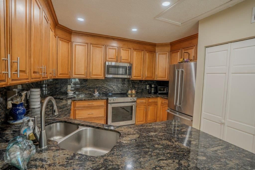 For Sale: $1,099,000 (3 beds, 3 baths, 1897 Square Feet)