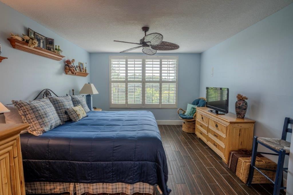 For Sale: $1,099,000 (3 beds, 3 baths, 1897 Square Feet)