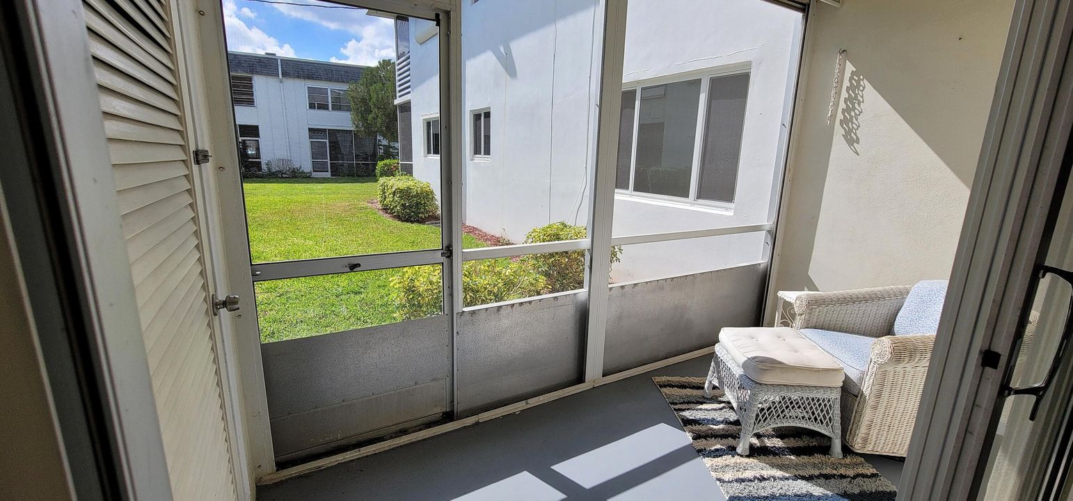 For Rent: $1,200 (1 beds, 1 baths, 612 Square Feet)