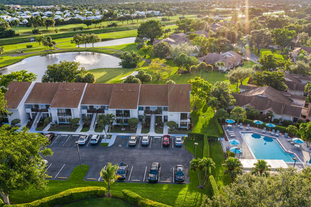 合同活跃: $325,000 (2 贝兹, 2 浴室, 1435 平方英尺)