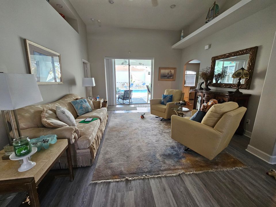 For Rent: $4,500 (3 beds, 2 baths, 2357 Square Feet)