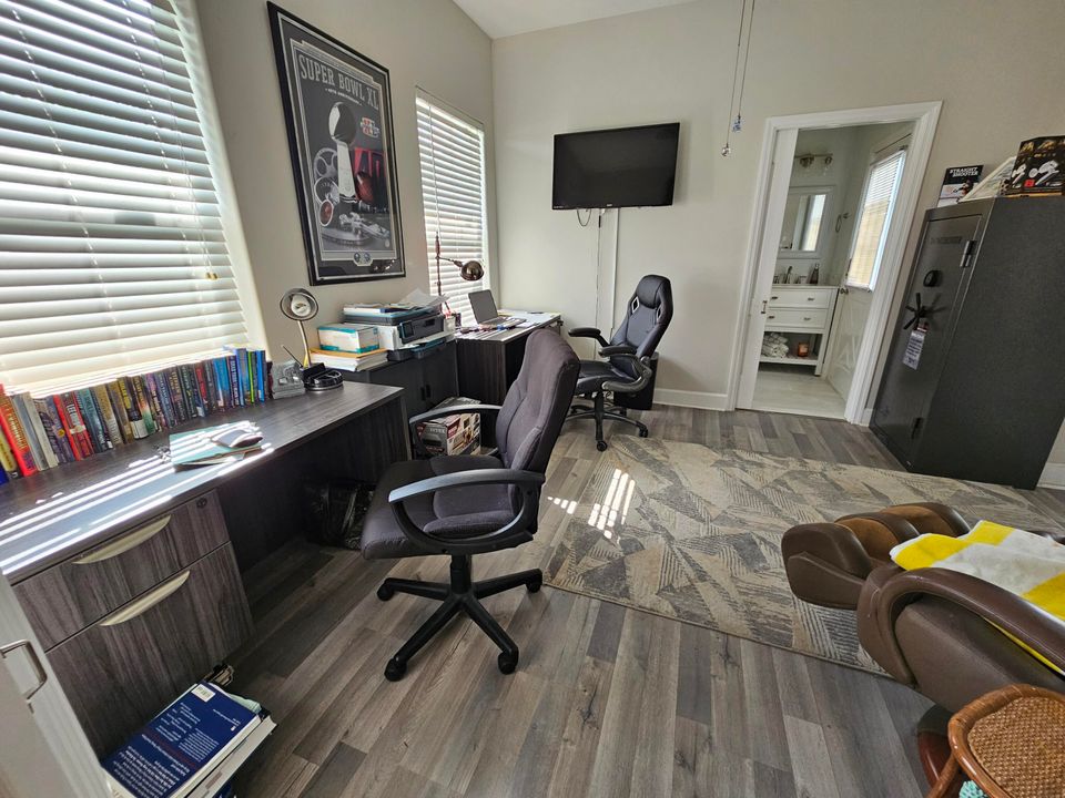 For Rent: $4,500 (3 beds, 2 baths, 2357 Square Feet)