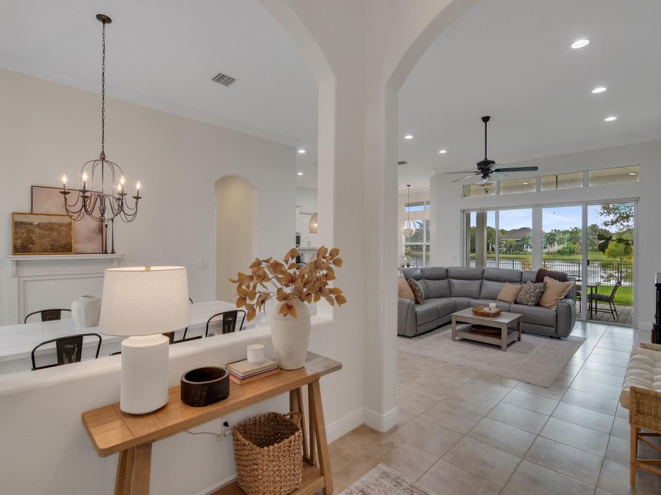 Activo con contrato: $585,000 (4 camas, 3 baños, 2697 Pies cuadrados)