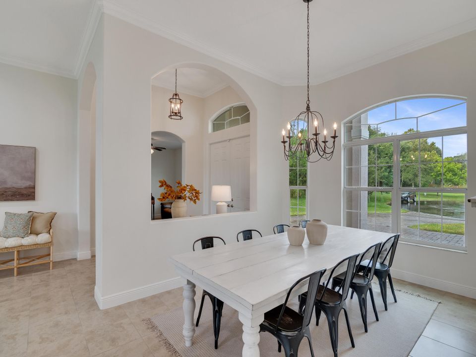 Activo con contrato: $585,000 (4 camas, 3 baños, 2697 Pies cuadrados)