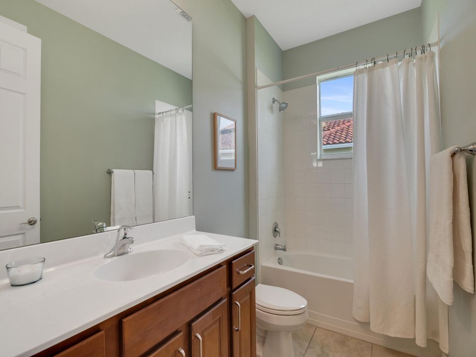 Activo con contrato: $585,000 (4 camas, 3 baños, 2697 Pies cuadrados)