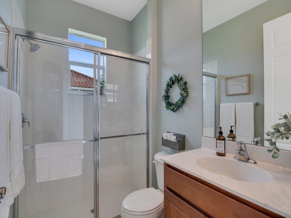 Activo con contrato: $585,000 (4 camas, 3 baños, 2697 Pies cuadrados)