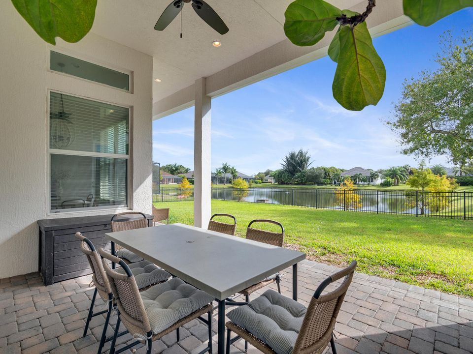 Activo con contrato: $585,000 (4 camas, 3 baños, 2697 Pies cuadrados)