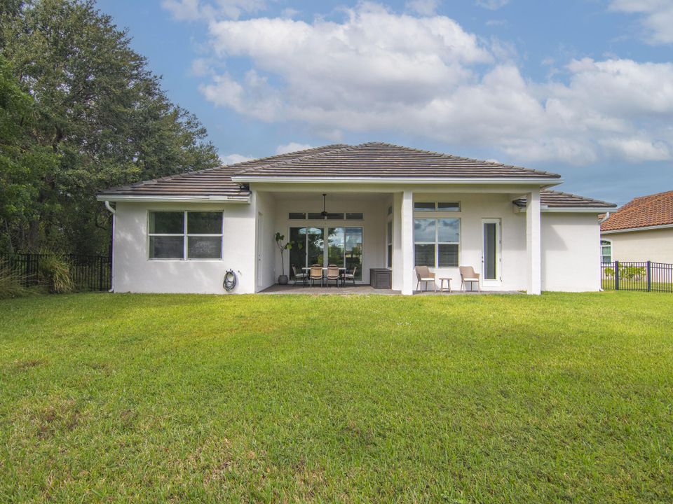 Activo con contrato: $585,000 (4 camas, 3 baños, 2697 Pies cuadrados)