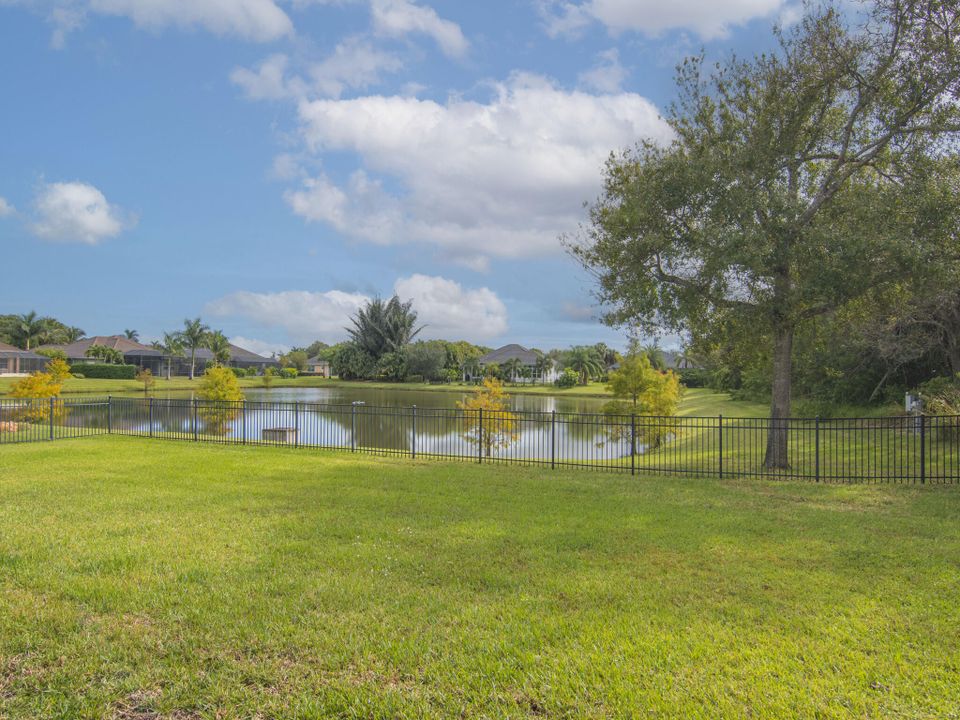 Activo con contrato: $585,000 (4 camas, 3 baños, 2697 Pies cuadrados)