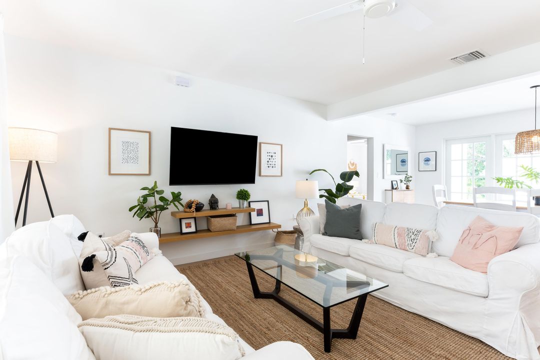 Activo con contrato: $895,000 (4 camas, 3 baños, 1906 Pies cuadrados)