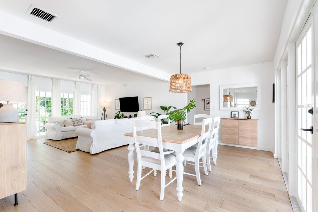 Activo con contrato: $895,000 (4 camas, 3 baños, 1906 Pies cuadrados)