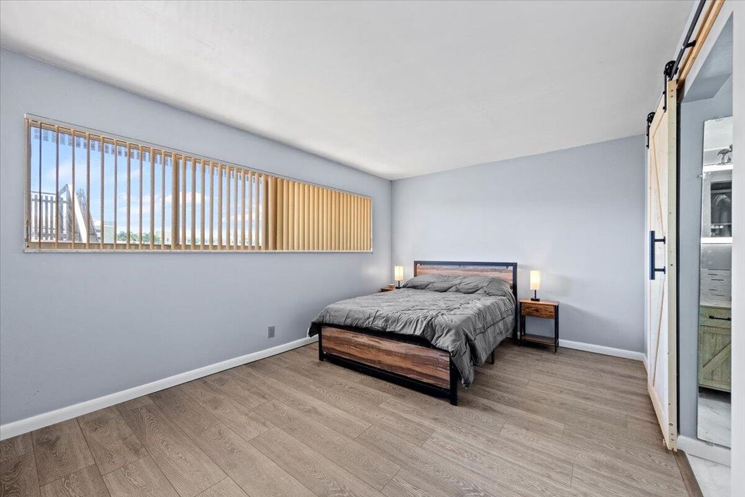 For Rent: $2,200 (2 beds, 1 baths, 806 Square Feet)