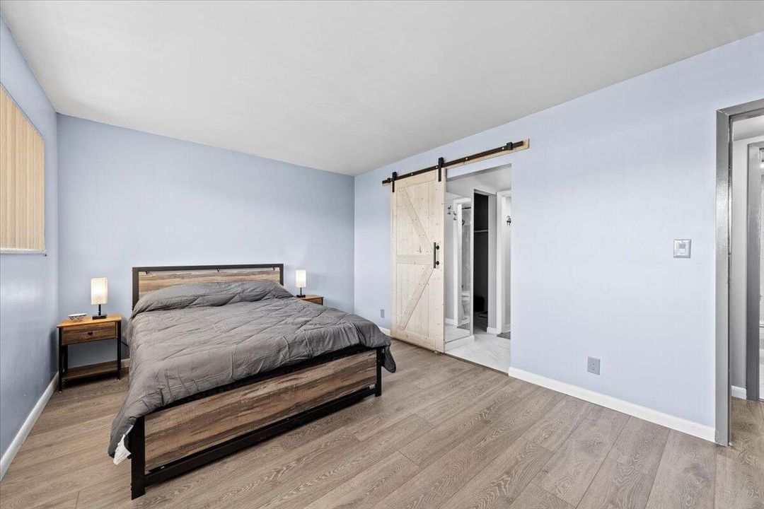 For Rent: $2,200 (2 beds, 1 baths, 806 Square Feet)