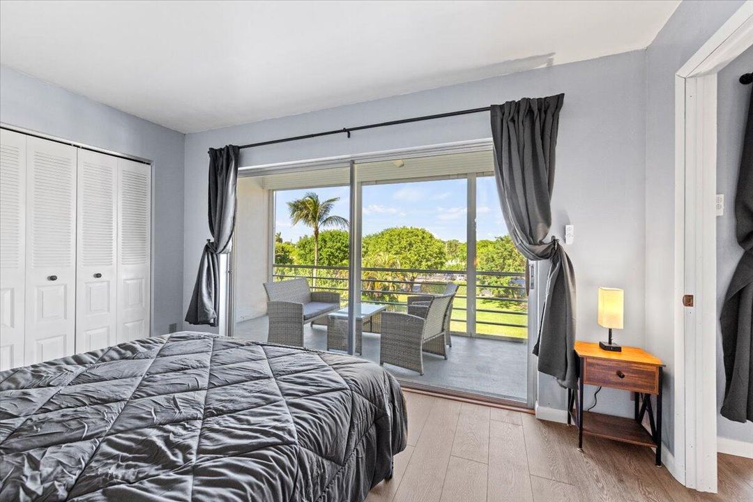 For Rent: $2,200 (2 beds, 1 baths, 806 Square Feet)