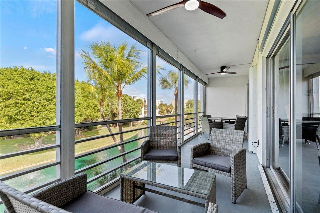 For Rent: $2,200 (2 beds, 1 baths, 806 Square Feet)