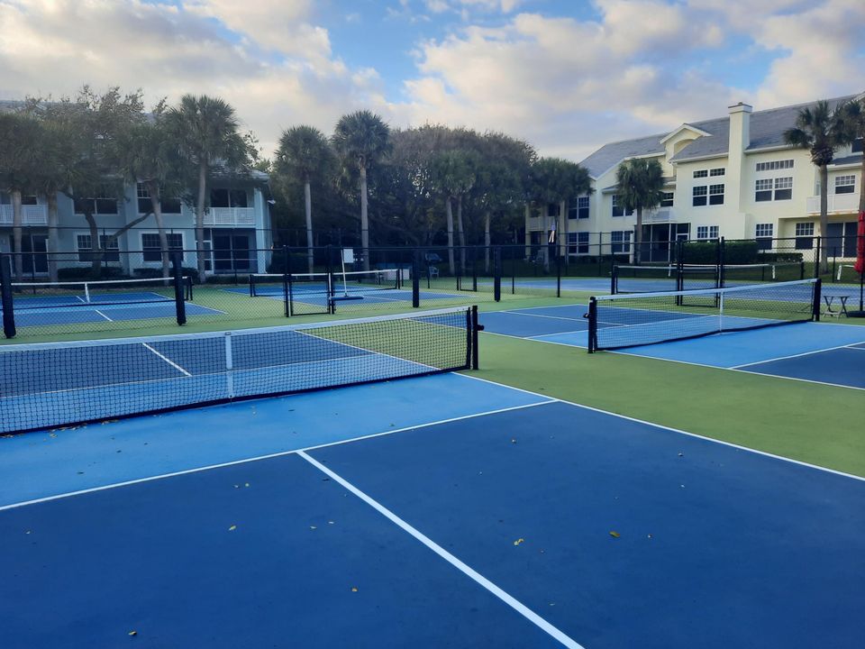 For Sale: $1,099,000 (3 beds, 3 baths, 1897 Square Feet)