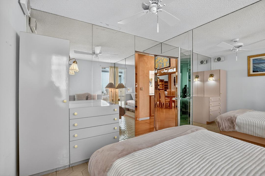 合同活跃: $899,000 (3 贝兹, 2 浴室, 1979 平方英尺)