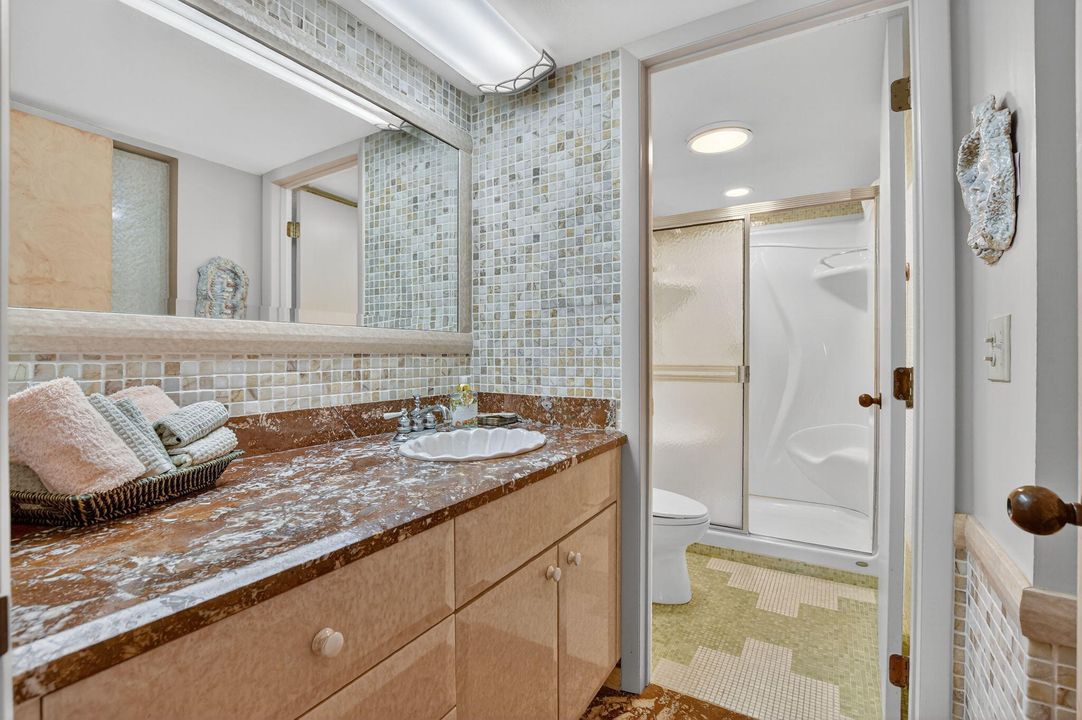 合同活跃: $899,000 (3 贝兹, 2 浴室, 1979 平方英尺)