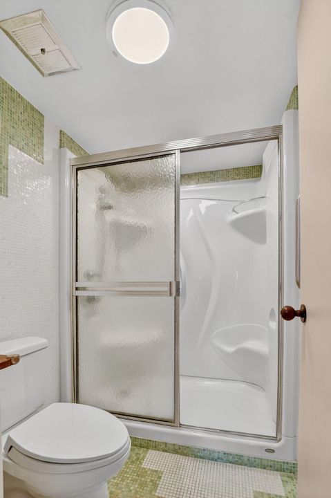 合同活跃: $899,000 (3 贝兹, 2 浴室, 1979 平方英尺)