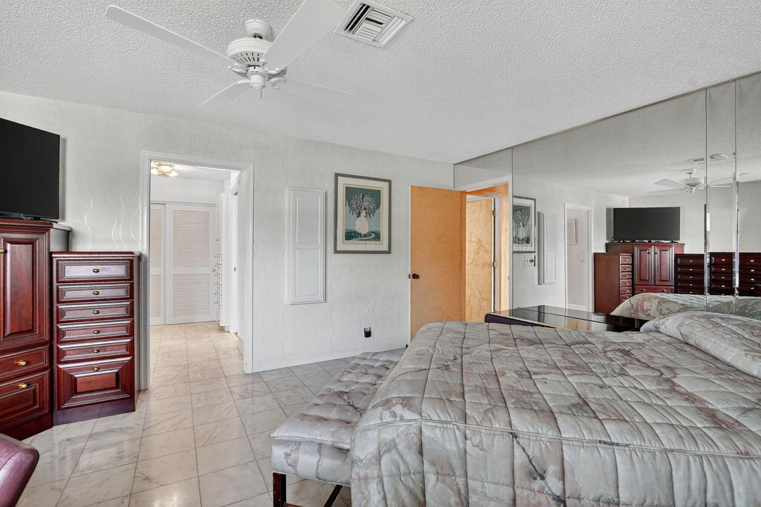 合同活跃: $899,000 (3 贝兹, 2 浴室, 1979 平方英尺)