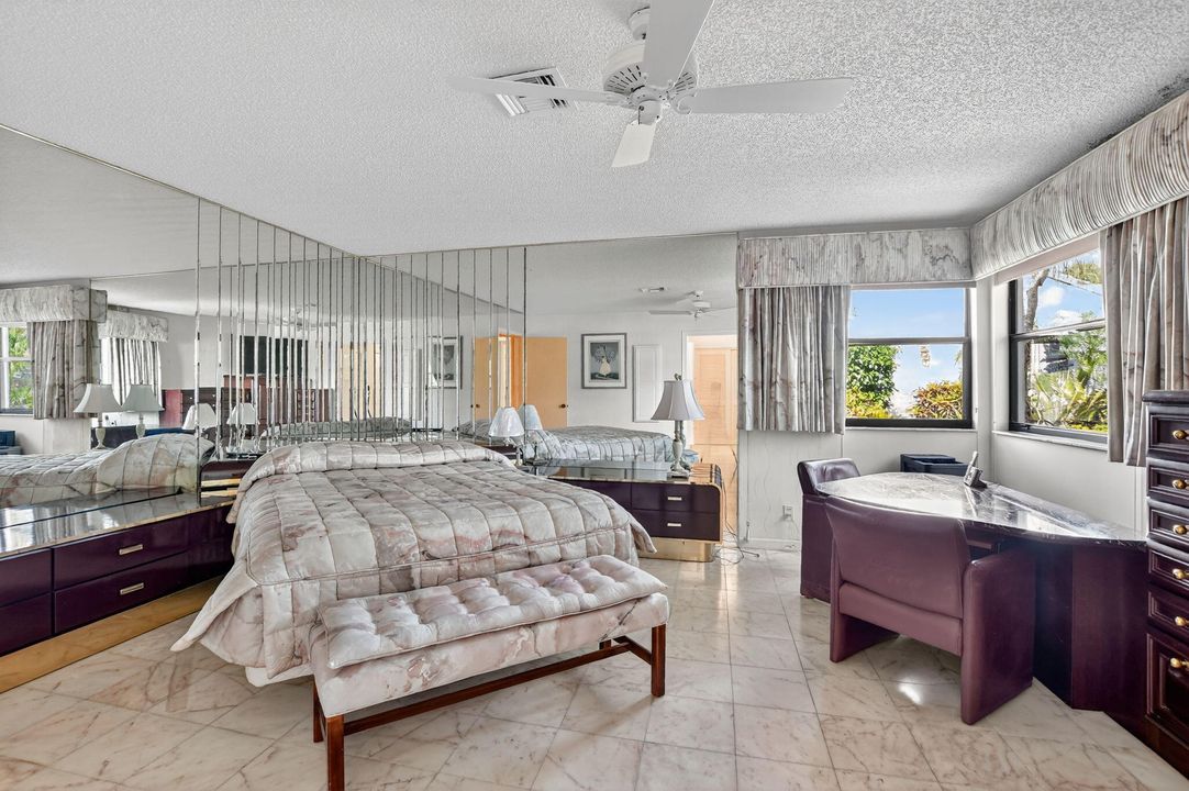 合同活跃: $899,000 (3 贝兹, 2 浴室, 1979 平方英尺)