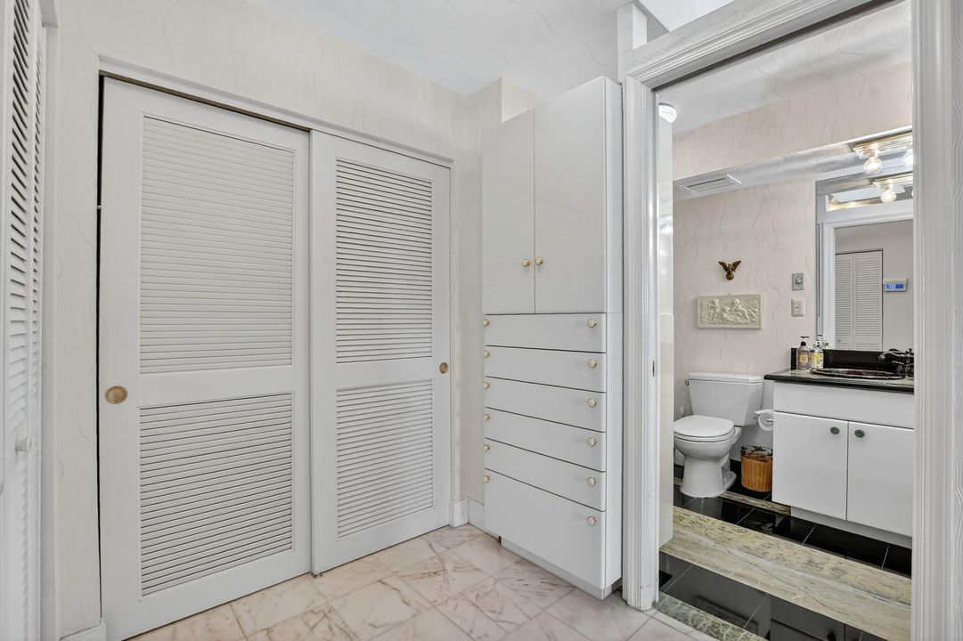 合同活跃: $899,000 (3 贝兹, 2 浴室, 1979 平方英尺)