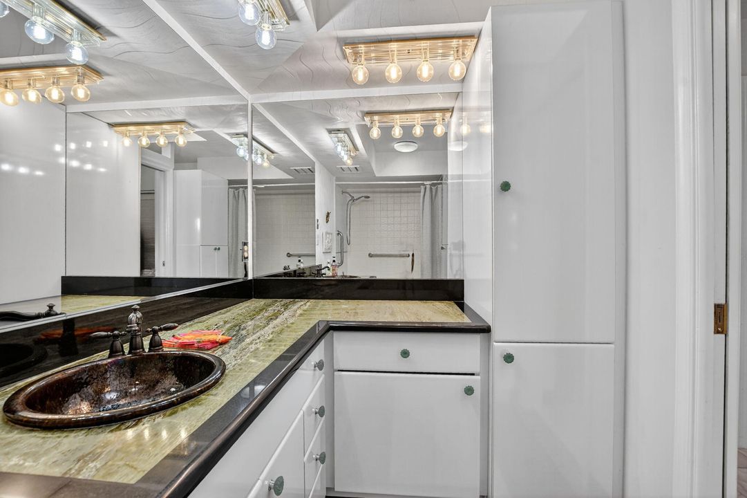 合同活跃: $899,000 (3 贝兹, 2 浴室, 1979 平方英尺)