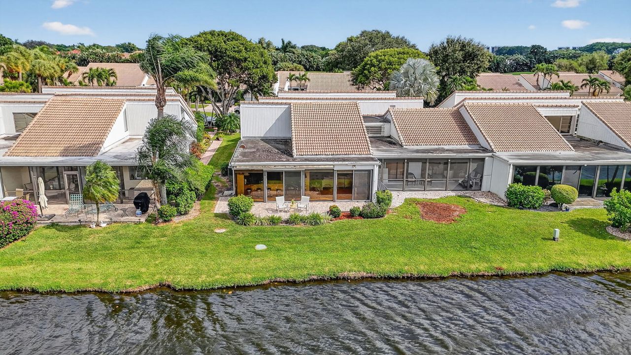 合同活跃: $899,000 (3 贝兹, 2 浴室, 1979 平方英尺)