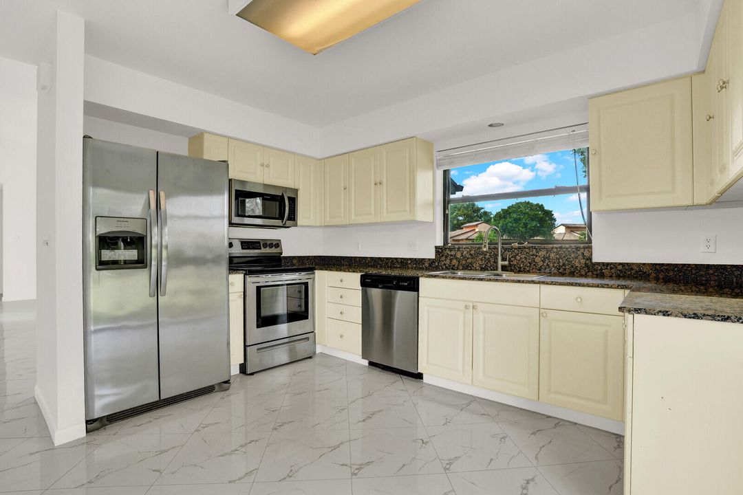 For Sale: $330,000 (3 beds, 2 baths, 1503 Square Feet)