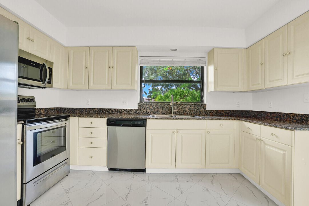 For Sale: $330,000 (3 beds, 2 baths, 1503 Square Feet)