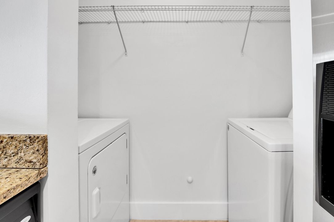 待售: $234,900 (1 贝兹, 1 浴室, 751 平方英尺)