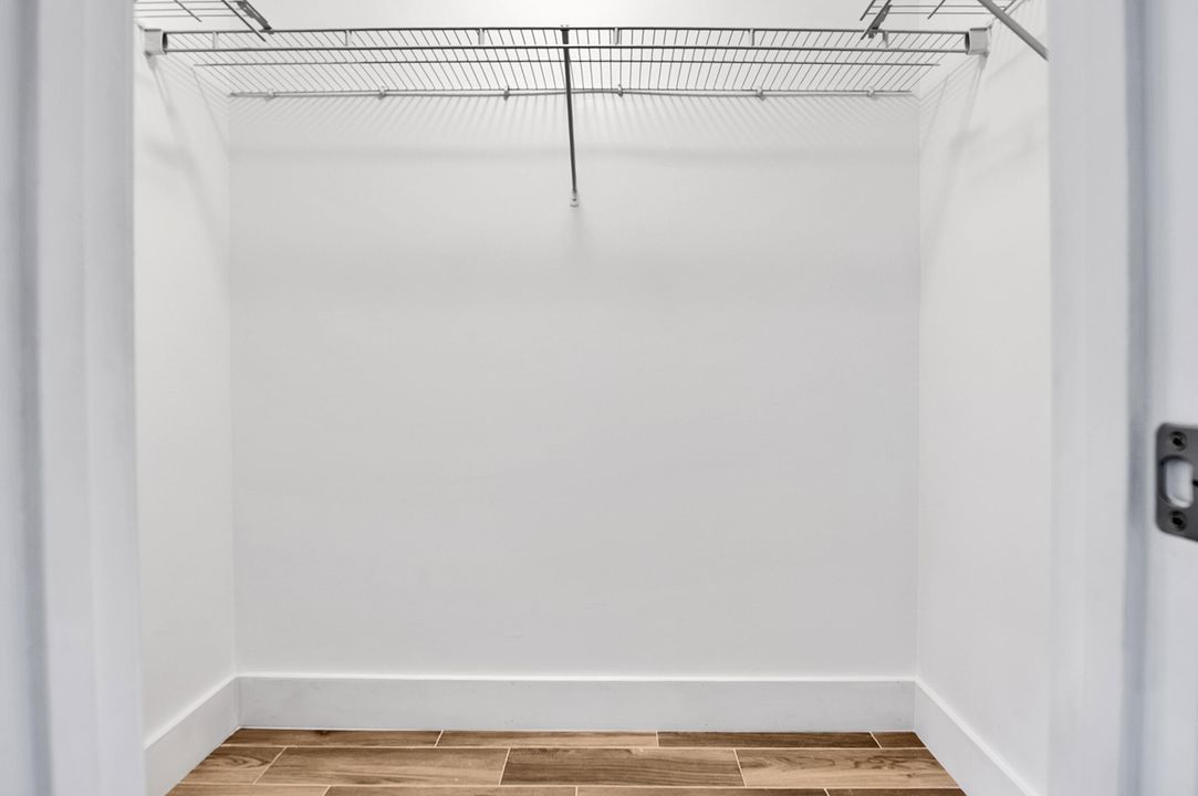 待售: $234,900 (1 贝兹, 1 浴室, 751 平方英尺)