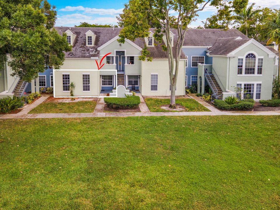 待售: $234,900 (1 贝兹, 1 浴室, 751 平方英尺)