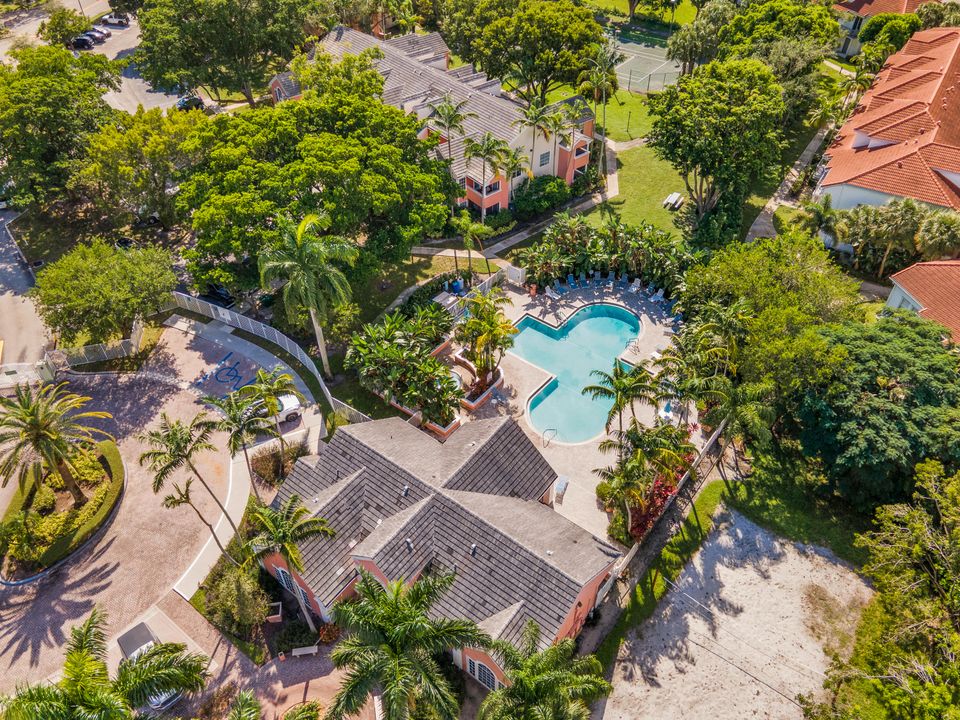 待售: $234,900 (1 贝兹, 1 浴室, 751 平方英尺)