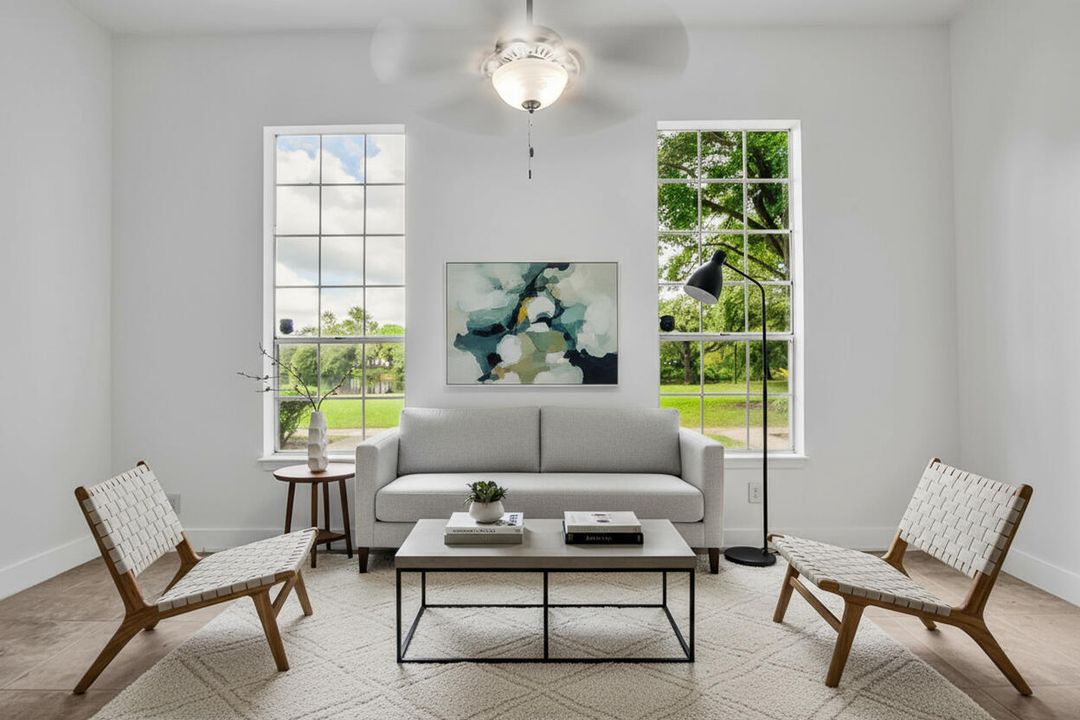 待售: $234,900 (1 贝兹, 1 浴室, 751 平方英尺)